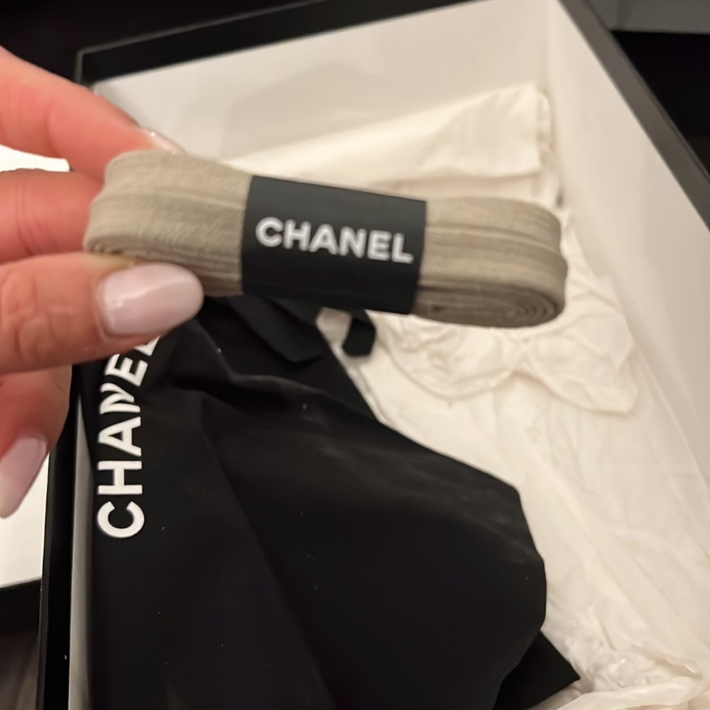 AUTHENTIC CHANEL SNEAKERS with original box/bag/ extra laces - Picture 5 of 6